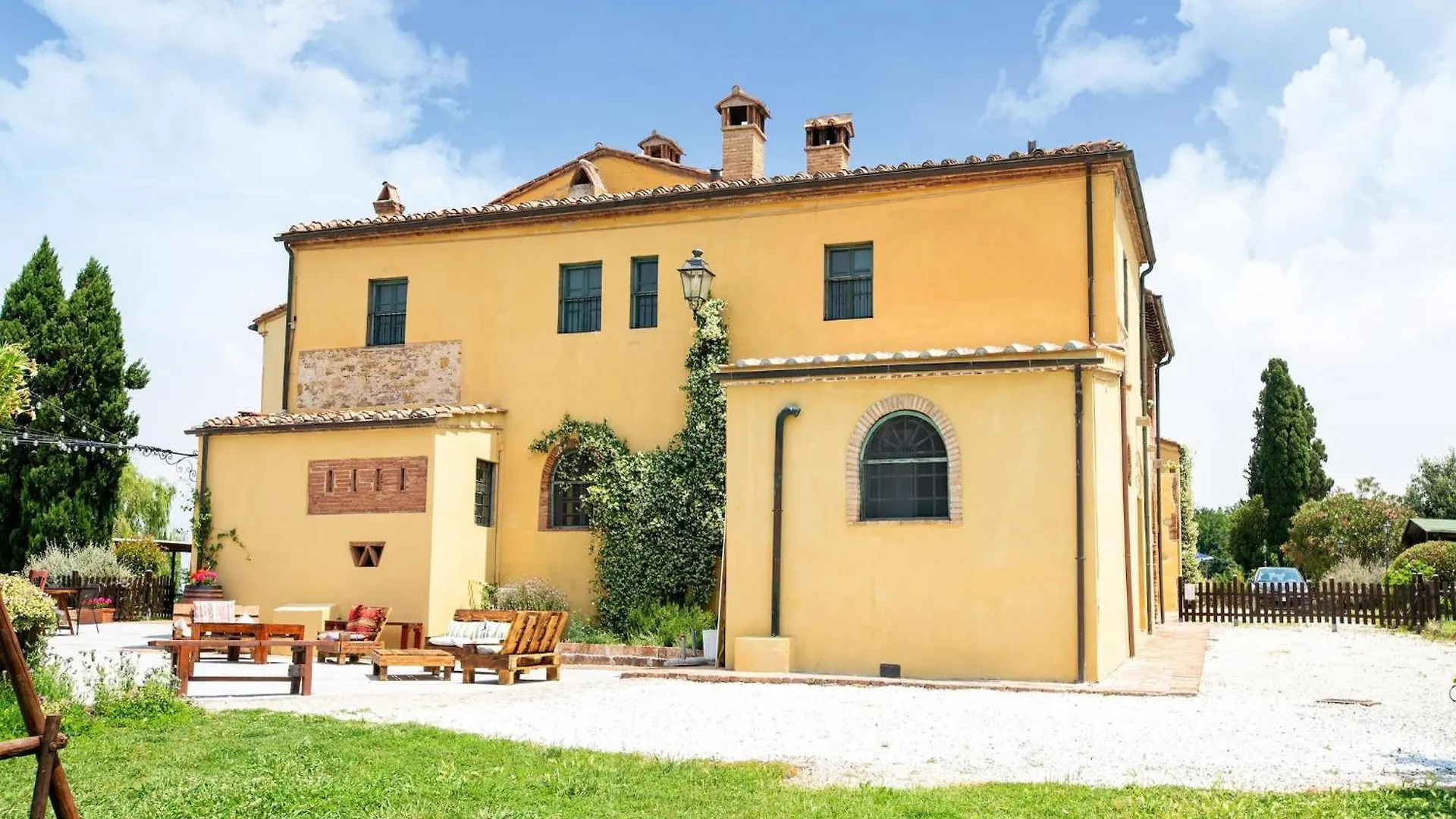 Holiday home Appealing Apartment In Collesalvetti With Garden Nugola