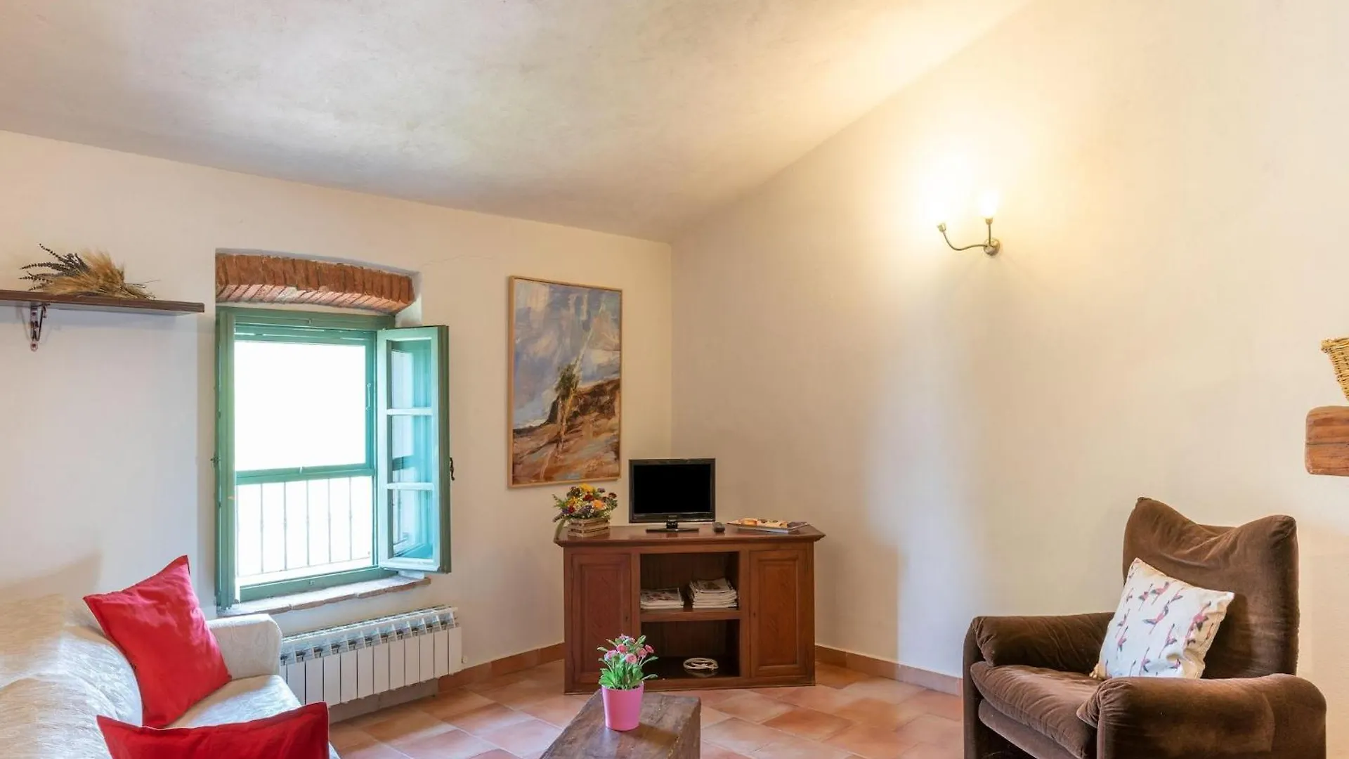 Holiday home Appealing Apartment In Collesalvetti With Garden Nugola