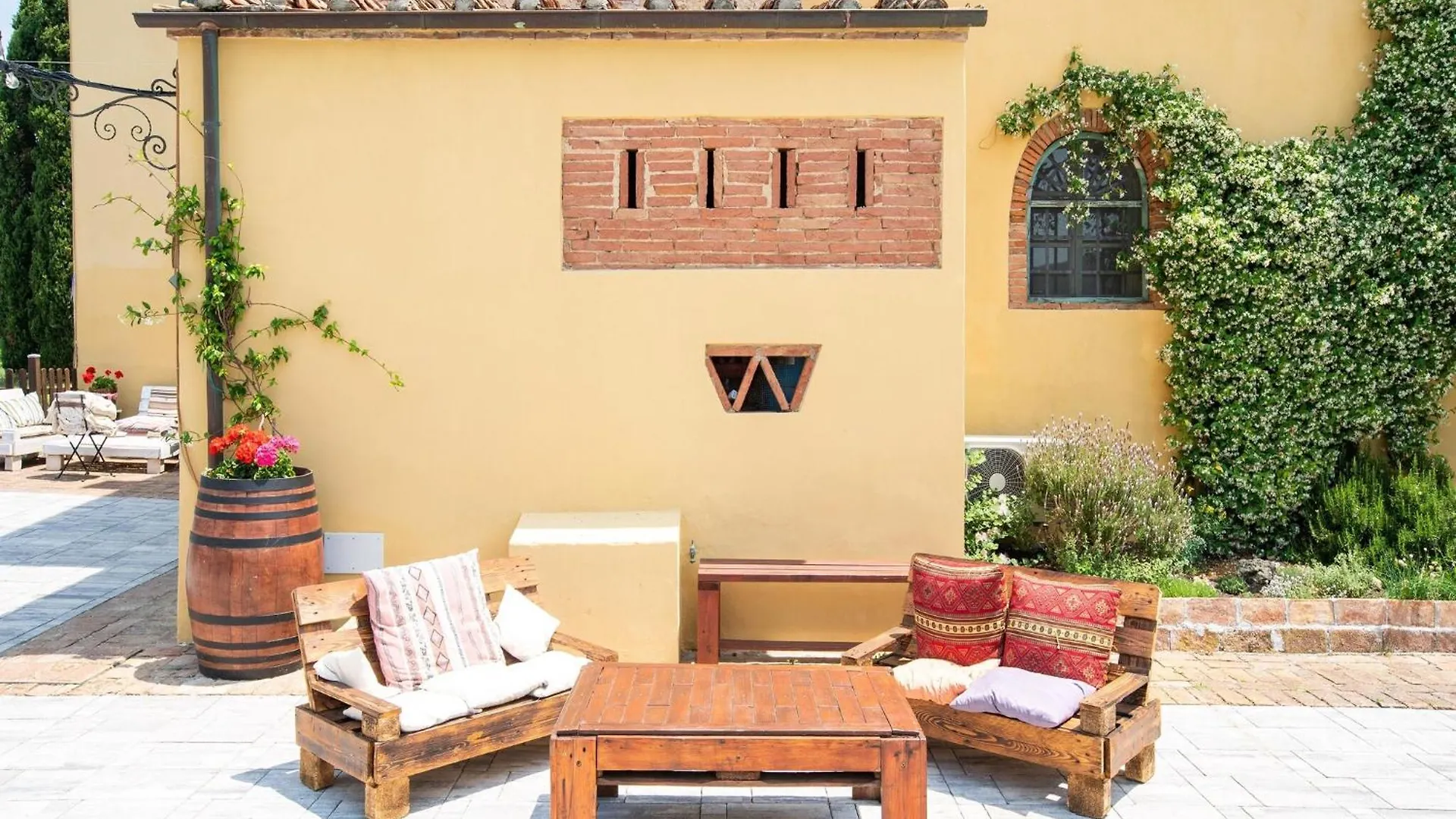 Holiday home Appealing Apartment In Collesalvetti With Garden Nugola