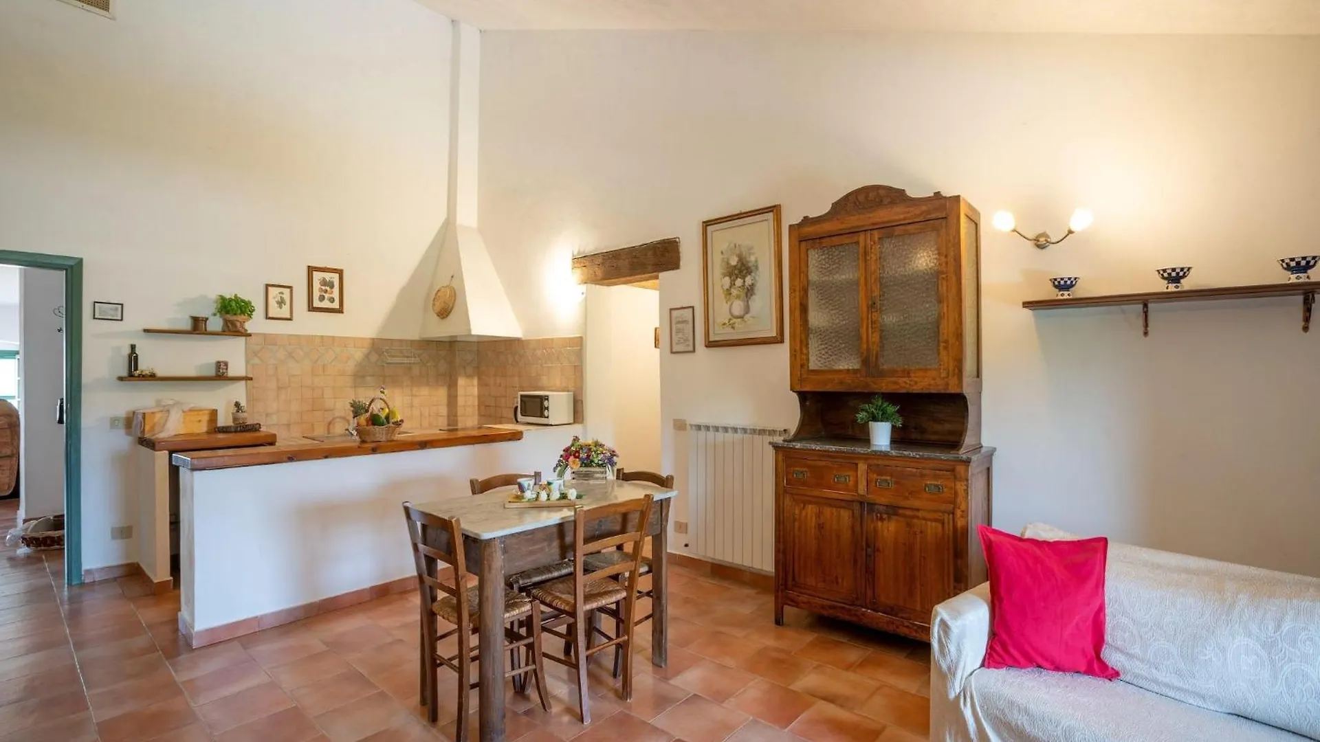 Holiday home Appealing Apartment In Collesalvetti With Garden Nugola